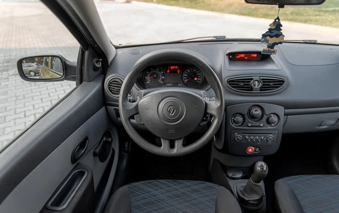 Renault Clio cena 12999 przebieg: 98453, rok produkcji 2006 z Nowy Dwór Gdański małe 667